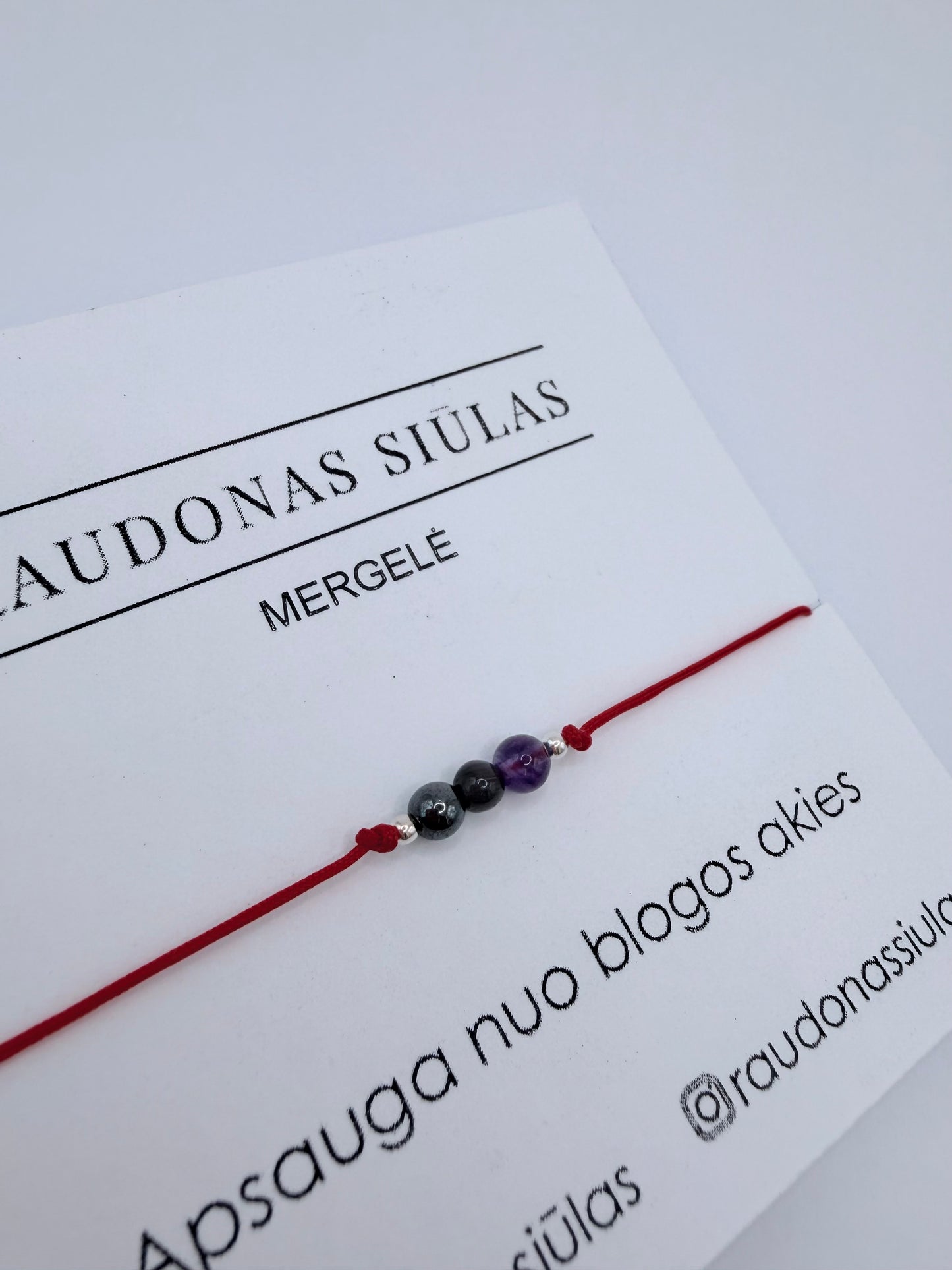 Mergelės energijos apyrankė